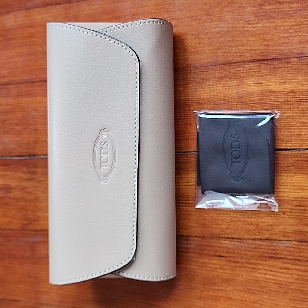 Tod's sunglasses case